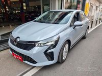 Begagnad Renault Clio V Evolution 101 HK (74 kW) 2024 Grå Sedan