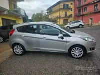 Usata Ford Fiesta 75 CV (55 kW) 2016 Grigio Utilitaria