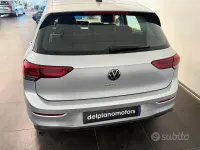 Usata VW Golf VIII Life 116 CV (85 kW) 2022 Grigio Berlina