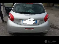 Usata Peugeot 208 82 CV (60 kW) 2014 Grigio Utilitaria