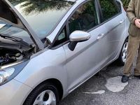 Usata Ford Fiesta Titanium 71 CV (52 kW) 2012 Grigio Utilitaria