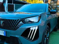 Usata Peugeot 2008 Allure 101 CV (74 kW) 2024 Grigio SUV