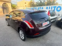 Usata Lancia Delta 120 CV (88 kW) 2011 Viola Utilitaria