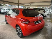 Usata Peugeot 208 Allure 75 CV (55 kW) 2017 Arancione Utilitaria