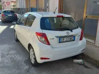 Usata Toyota Yaris Lounge 90 CV (66 kW) 2013 Bianco Utilitaria