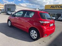 Usata Toyota Yaris Cool 72 CV (52 kW) 2019 Rosso Berlina
