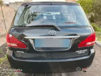 Usata Toyota Avensis 116 CV (85 kW) 2003 Nero Monovolume