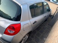 Usata Renault Clio III Dynamique 75 CV (55 kW) 2006 Grigio Utilitaria