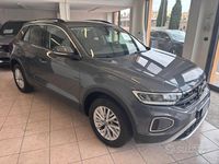 Usata VW T-Roc Life 116 CV (85 kW) 2023 Grigio SUV