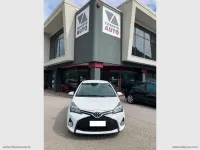 Usata Toyota Yaris Active 69 CV (50 kW) 2016 Bianco Berlina
