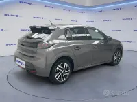 Usata Peugeot 208 Allure 101 CV (74 kW) 2023 Grigio platinium [m0vl]  meta Utilitaria