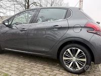 Usata Peugeot 208 Active 82 CV (60 kW) 2017 Grigio Utilitaria