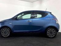 Usata Lancia Ypsilon Gold 69 CV (50 kW) 2023 Blu/azzurro Utilitaria