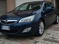 Usata Opel Astra 140 CV (102 kW) 2011 Blu Utilitaria