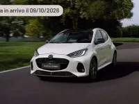 Begagnad Mazda 2 Center-Line 116 HK (85 kW) 2024 Silver Halvkombi