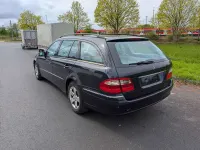 Usata Mercedes E320 Classic 204 CV (150 kW) 2005 Blu/azzurro Berlina