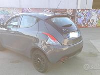 Usata Lancia Ypsilon Gold 69 CV (50 kW) 2015 Grigio Utilitaria