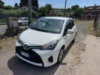 Usata Toyota Yaris Hybrid Active 73 CV (53 kW) 2016 Bianco Berlina