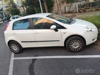 Usata Fiat Grande Punto Dynamic 77 CV (56 kW) 2009 Bianco Utilitaria