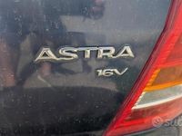 Usata Opel Astra 105 CV (77 kW) 2005 Blu Berlina