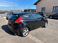 Usata Ford Fiesta Titanium 97 CV (71 kW) 2012 Nero Utilitaria