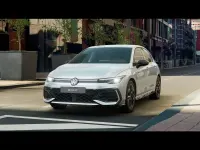 Nuova VW Golf VIII R-line Plus 150 CV (110 kW) 2026 Dolomite silver metallizzato Berlina