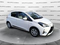 Usata Toyota Yaris Hybrid Cool 101 CV (74 kW) 2018 Bianco Berlina