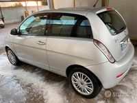 Usata Lancia Ypsilon 75 CV (55 kW) 2012 Grigio Utilitaria