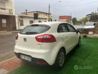Usado Kia Rio Active 75 HP (55 kW) 2014 Branco Sedan