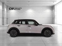 Nuova Mini Cooper Favoured 2025 Utilitaria