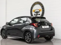 Usata Toyota Yaris Hybrid 92 CV (67 kW) 2022 Grigio Berlina