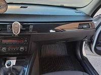 Usata BMW 318 143 CV (105 kW) 2010 Grigio Station wagon