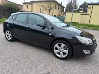 Usata Opel Astra 101 CV (74 kW) 2012 Grigio Berlina