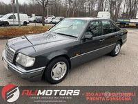 Usata Mercedes E200 Elegance 136 CV (100 kW) 1995 Grigio Berlina