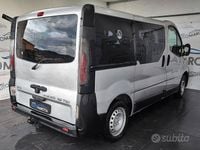 Usata Opel Vivaro 2003 Grigio Monovolume