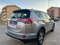 Usata Toyota RAV4 Active 143 CV (105 kW) 2017 Grigio SUV