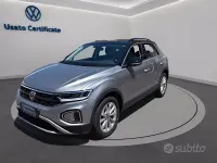 Usata VW T-Roc Life 110 CV (80 kW) 2023 Pyrit silver met/tetto nero me SUV