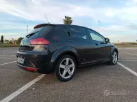Usata Seat Leon 105 CV (77 kW) 2010 Nero Utilitaria