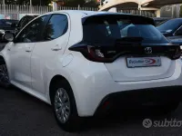 Usata Toyota Yaris Hybrid Business Edition 92 CV (67 kW) 2020 Bianco Berlina