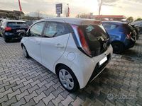 Usata Toyota Aygo X-play 69 CV (50 kW) 2016 Bianco Utilitaria