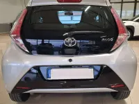 Usata Toyota Aygo X-wave 69 CV (50 kW) 2017 Argento metallizzato Utilitaria