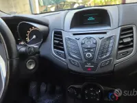 Usata Ford Fiesta 75 CV (55 kW) 2015 Blu Utilitaria