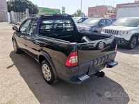 Usata Fiat Strada 84 CV (61 kW) 2010 Nero Pick-up
