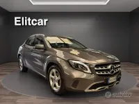 Usata Mercedes GLA180 109 CV (80 kW) 2018 Grigio montagna SUV