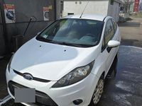 Usata Ford Fiesta 70 CV (51 kW) 2011 Bianco Utilitaria