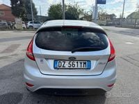 Usata Ford Fiesta 82 CV (60 kW) 2010 Grigio Berlina