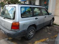 Usata Subaru Forester 122 CV (89 kW) 1998 Grigio SUV