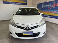 Usata Toyota Yaris Lounge 69 CV (50 kW) 2012 Bianco Berlina