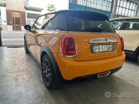 Usata Mini ONE 102 CV (75 kW) 2015 Arancione Utilitaria