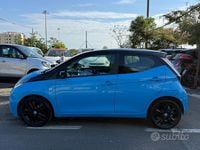 Usata Toyota Aygo X-play 69 CV (50 kW) 2015 Blu Utilitaria